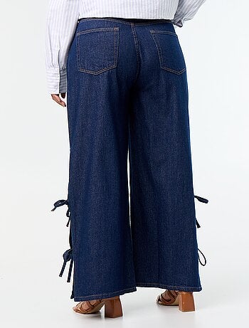 Jeans wide leg con nodi fantasia sui lati