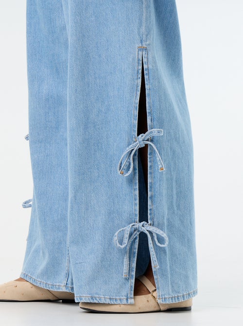 Jeans wide leg con nodi fantasia sui lati - Kiabi Jeans wide leg con nodi fantasia sui lati - Kiabi