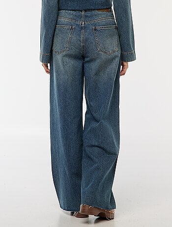 Jeans wide leg con orlo sfrangiato