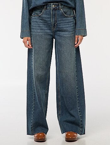 Jeans wide leg con orlo sfrangiato