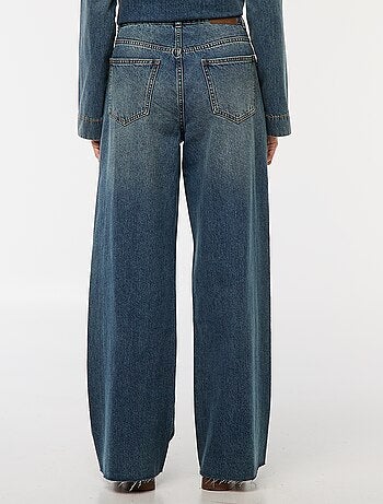 Jeans wide leg con orlo sfrangiato
