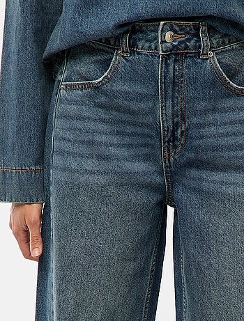 Jeans wide leg con orlo sfrangiato