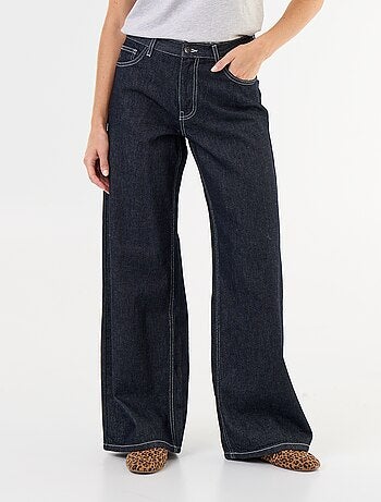 Jeans wide leg con stelle ricamate sulle tasche posteriori