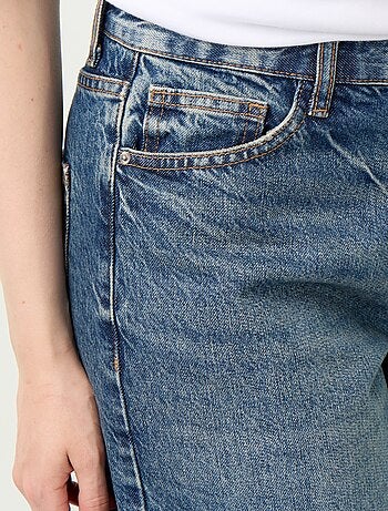 Jeans wide leg con stelle ricamate sulle tasche posteriori