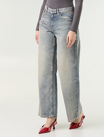 Jeans wide leg con stelle ricamate sulle tasche posteriori