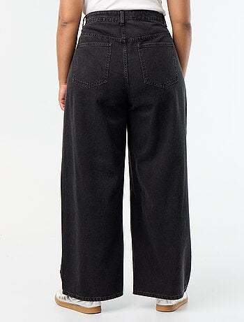 Jeans wide leg con tagli fantasia e borchie