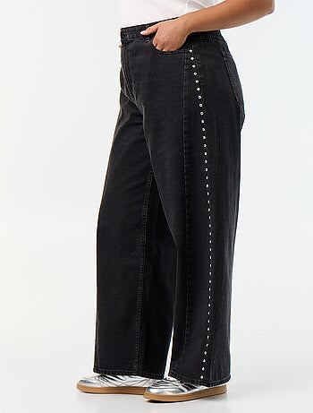 Jeans wide leg con tagli fantasia e borchie