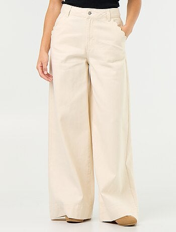 Jeans wide leg con tasche intagliate