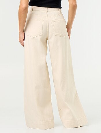 Jeans wide leg con tasche intagliate