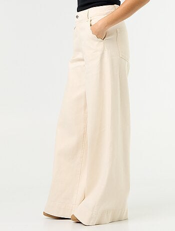 Jeans wide leg con tasche intagliate