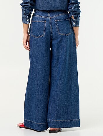 Jeans wide leg con tasche intagliate