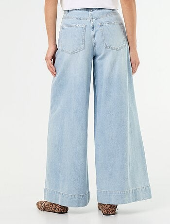 Jeans wide leg con tasche intagliate