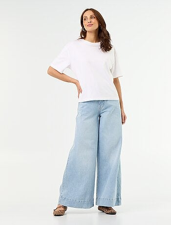 Jeans wide leg con tasche intagliate
