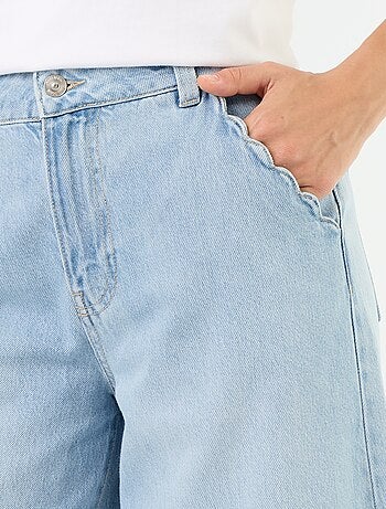 Jeans wide leg con tasche intagliate