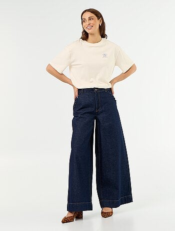Jeans wide leg con tasche intagliate