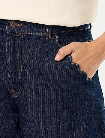 Jeans wide leg con tasche intagliate