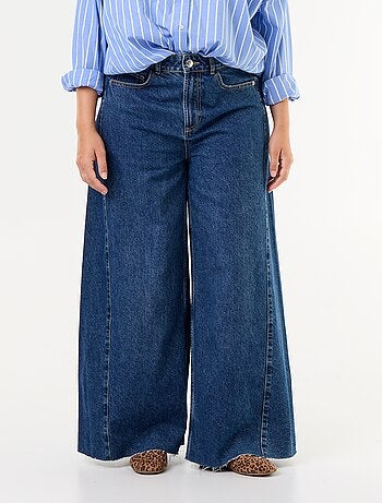 Jeans wide leg e con bordo a taglio vivo