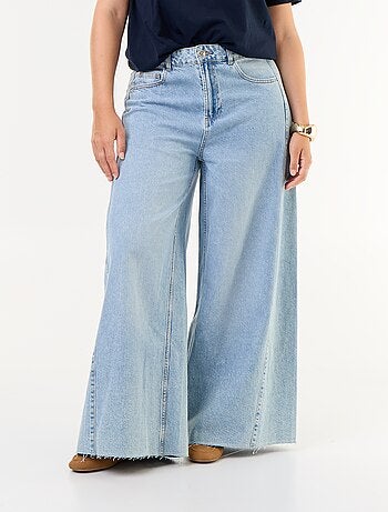 Jeans wide leg e con bordo a taglio vivo