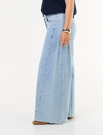 Jeans wide leg e con bordo a taglio vivo
