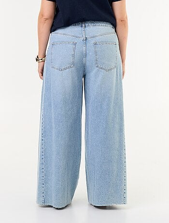 Jeans wide leg e con bordo a taglio vivo