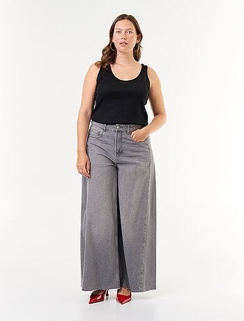 Jeans wide leg e con bordo a taglio vivo