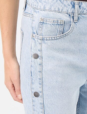 Jeans wide leg / taglio ampio con bottoni a pressione decorativi sui lati