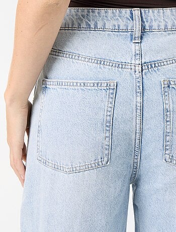 Jeans wide leg / taglio ampio con bottoni a pressione decorativi sui lati