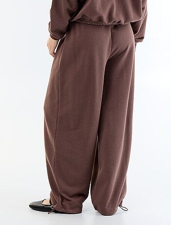 Jogging sportivo ampio