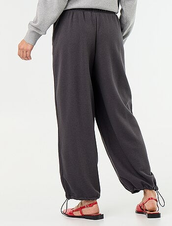 Jogging sportivo ampio