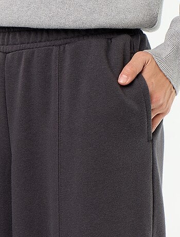 Jogging sportivo ampio