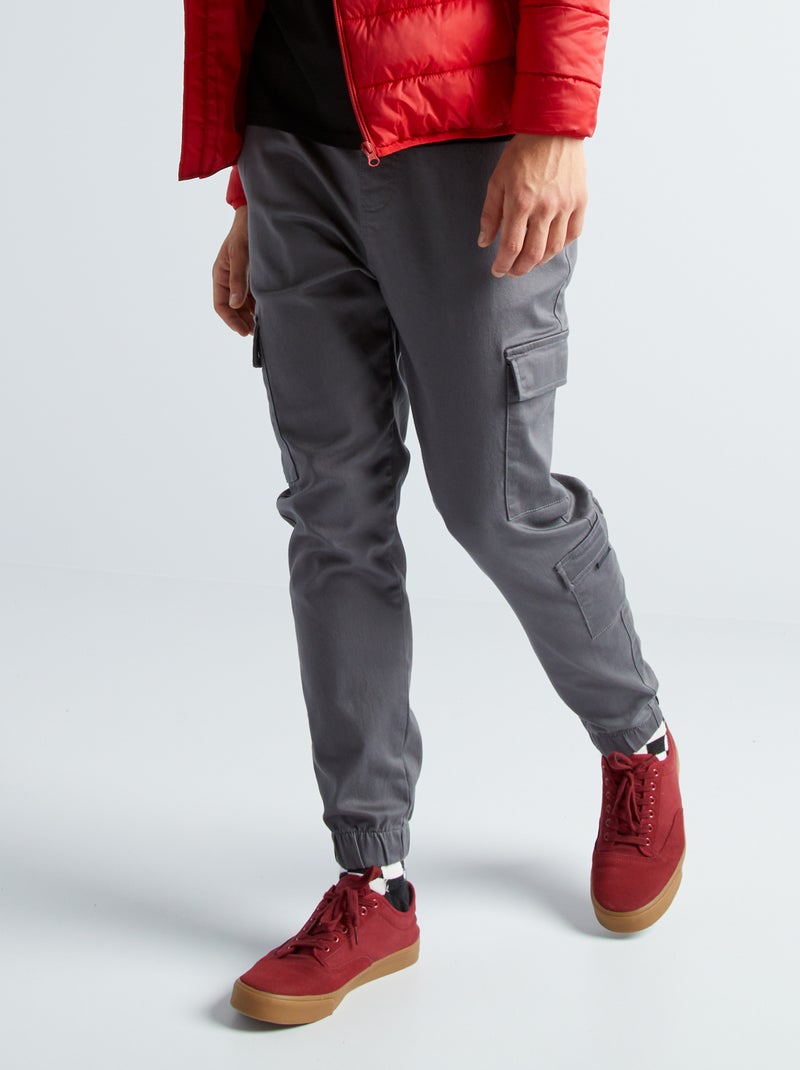 Jogpant con tasche con patta GRIGIO - Kiabi