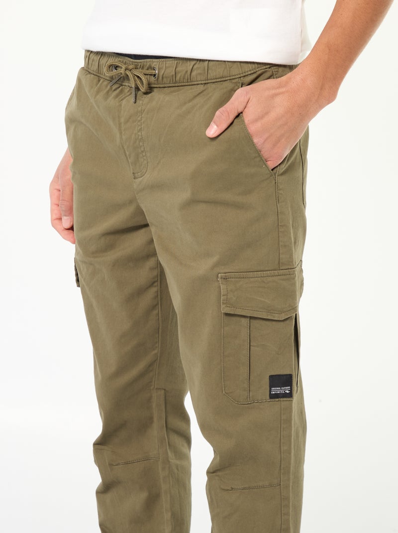 Jogpant con tasche con patta KAKI - Kiabi