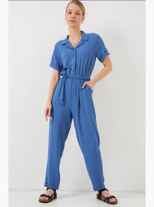 Jumpsuit tinta unita in tessuto con colletto a camicia e dettaglio fiocco bdart - Kiabi Jumpsuit tinta unita in tessuto con colletto a camicia e dettaglio fiocco bdart - Kiabi