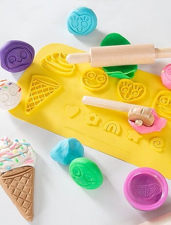 Kit creativo – 6 vasetti di pasta modellabile + grembiule + tappetino e accessori "Roba x Play‑Doh