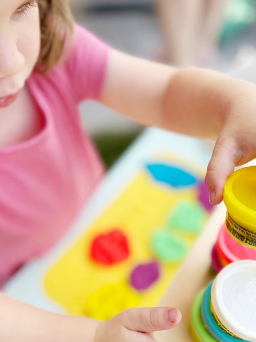 Kit creativo – 6 vasetti di pasta modellabile + grembiule + tappetino e accessori "Roba x Play‑Doh" - Kiabi