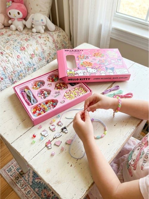 Kit gioielli e perline Hello Kitty and Friends – Oltre 1000 pezzi - Kiabi Kit gioielli e perline Hello Kitty and Friends – Oltre 1000 pezzi - Kiabi
