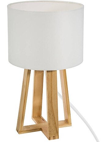Lampada a treppiede in stile scandinavo