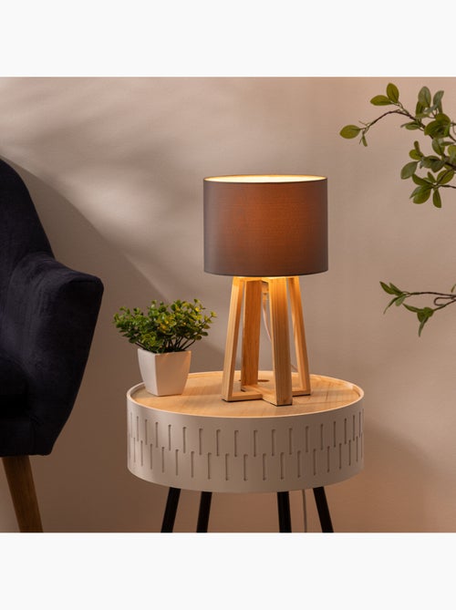 Lampada a treppiede in stile scandinavo - Kiabi Lampada a treppiede in stile scandinavo - Kiabi