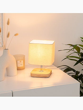 Lampada con base in legno in stile scandinavo