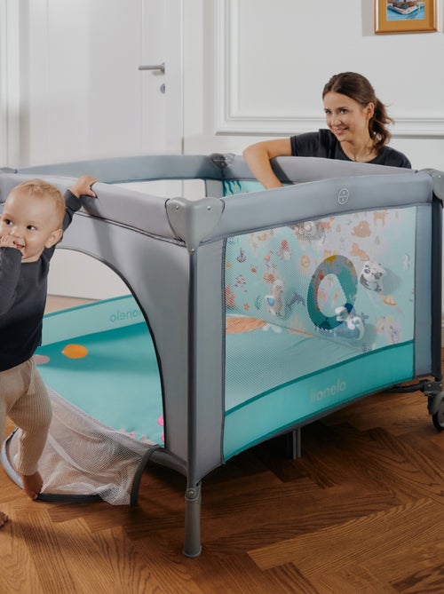 LIONELO Mille Box per bambini 100x100cm - Materasso ad alta densità - Ruote - Giocattoli in velcro - - Kiabi LIONELO Mille Box per bambini 100x100cm - Materasso ad alta densità - Ruote - Giocattoli in velcro - - Kiabi