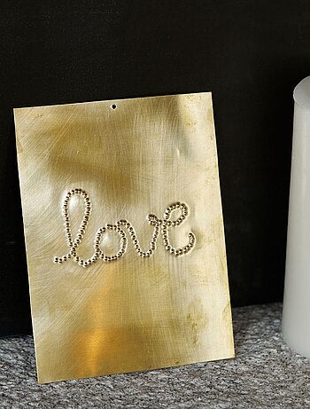 LOVE decorazione da parete in ottone martellato