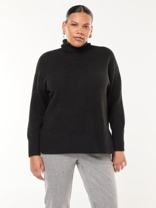 Lupetto caldo con spacchetti sul fondo