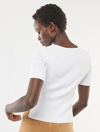 Maglia a maniche corte con bottoni decorativi