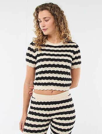 Maglia all'uncinetto a maniche corte