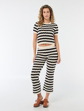 Maglia all'uncinetto a maniche corte