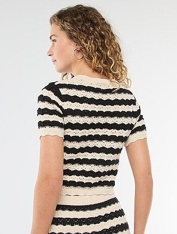 Maglia all'uncinetto a maniche corte