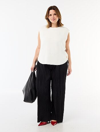 Maglia smanicata con bottoni dorati sul lato