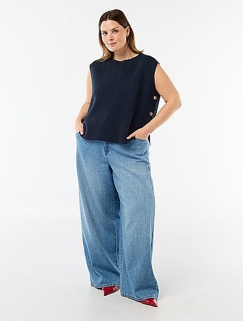 Maglia smanicata con bottoni dorati sul lato