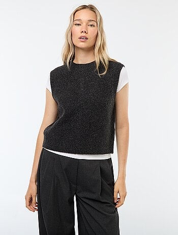 Maglia smanicata in maglia fine