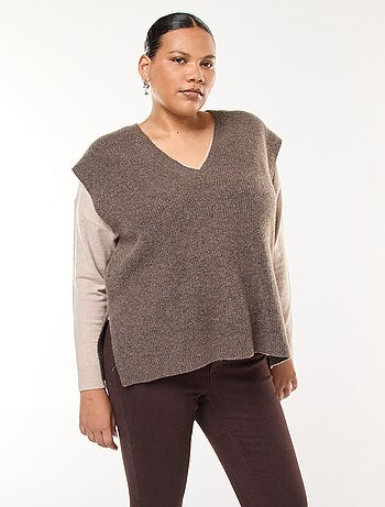 Maglia smanicata tinta unita in maglia tricot